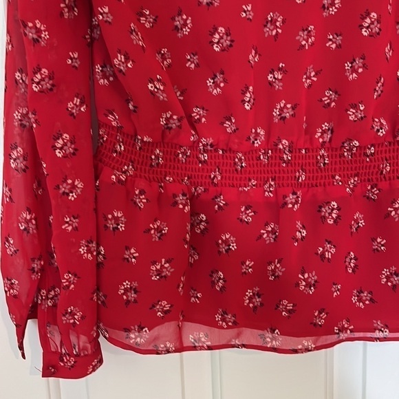 Madewell | V-Neck Peplum Top in Little Lilies Boho XS Floral Cherry Red Prairie - Picture 6 of 10